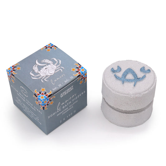 Offrez un coffret magique au Cancer : 2 bombes de bain artisanales avec horoscope surprise. Idéal pour un moment de détente cosmique et astrologique !