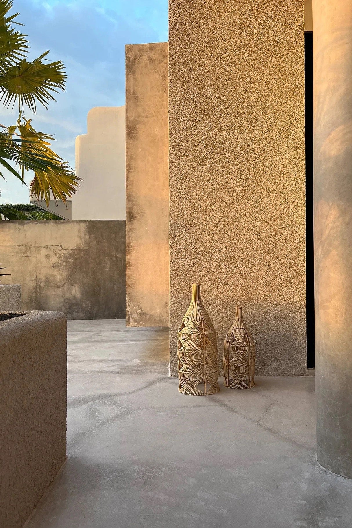 Suspension en Rotin "The Garaffa" - Luminaire Artisanal Élancé (Taille L)