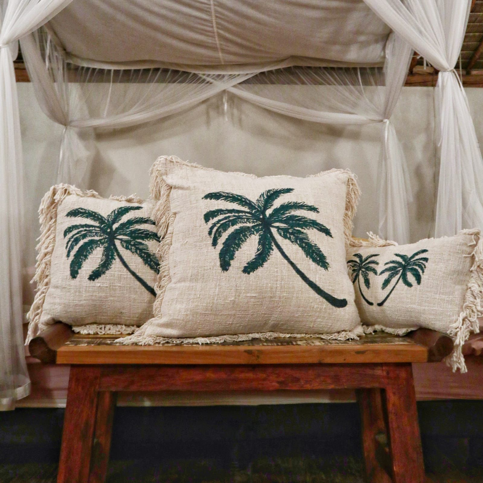 1x Linen Cushion 60 x 60  Palm Tree